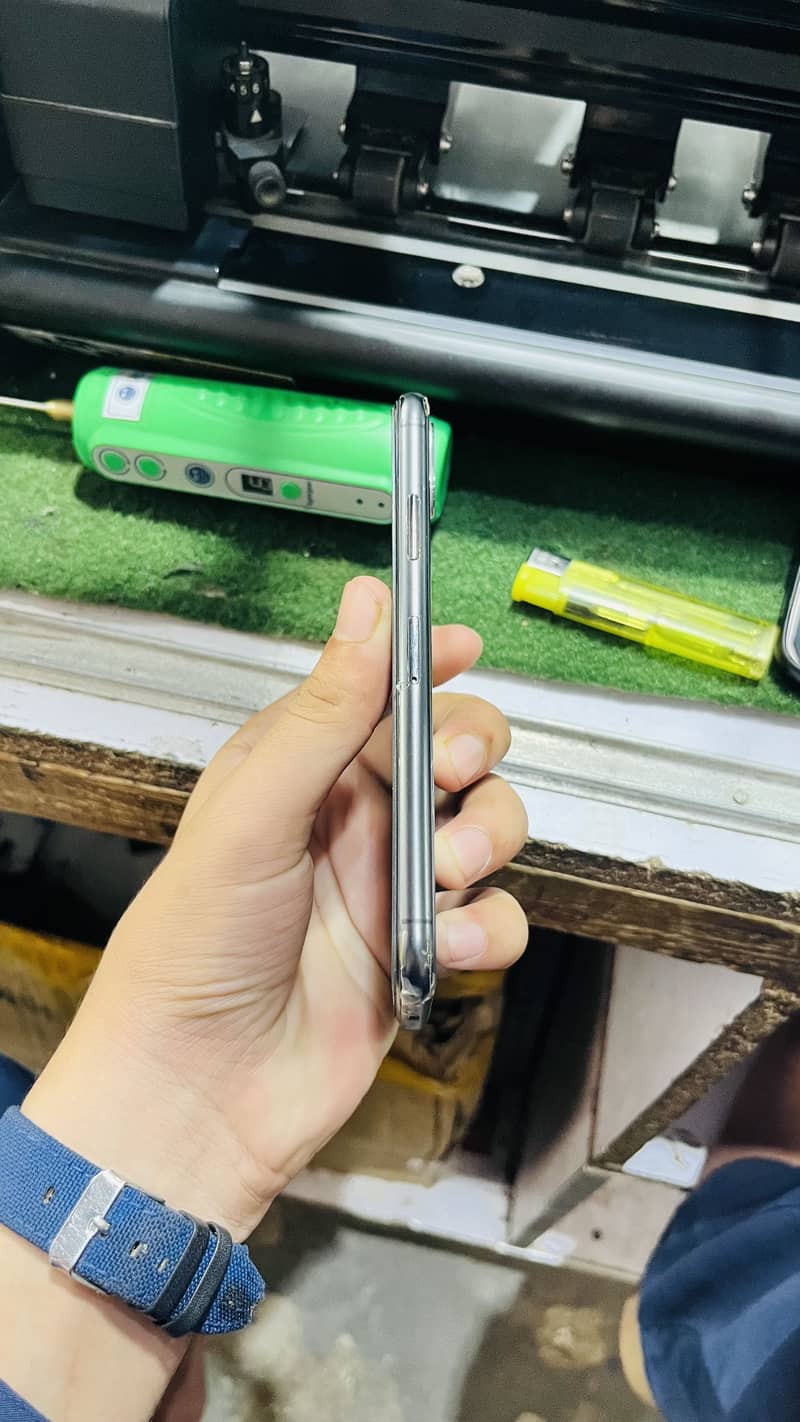 Apple iPhone XS 3