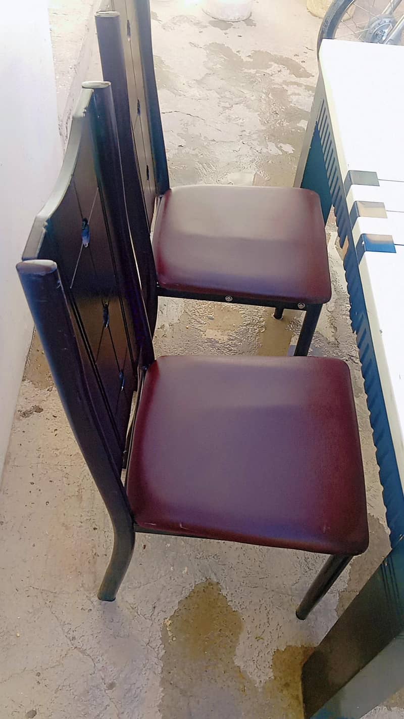 Dinning table with Chairs 3