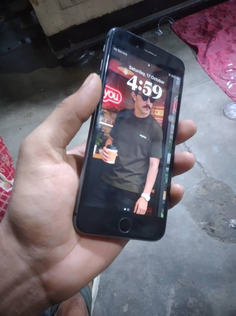 Apple iPhone 8 Plus 0