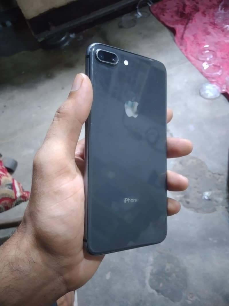 Apple iPhone 8 Plus 3