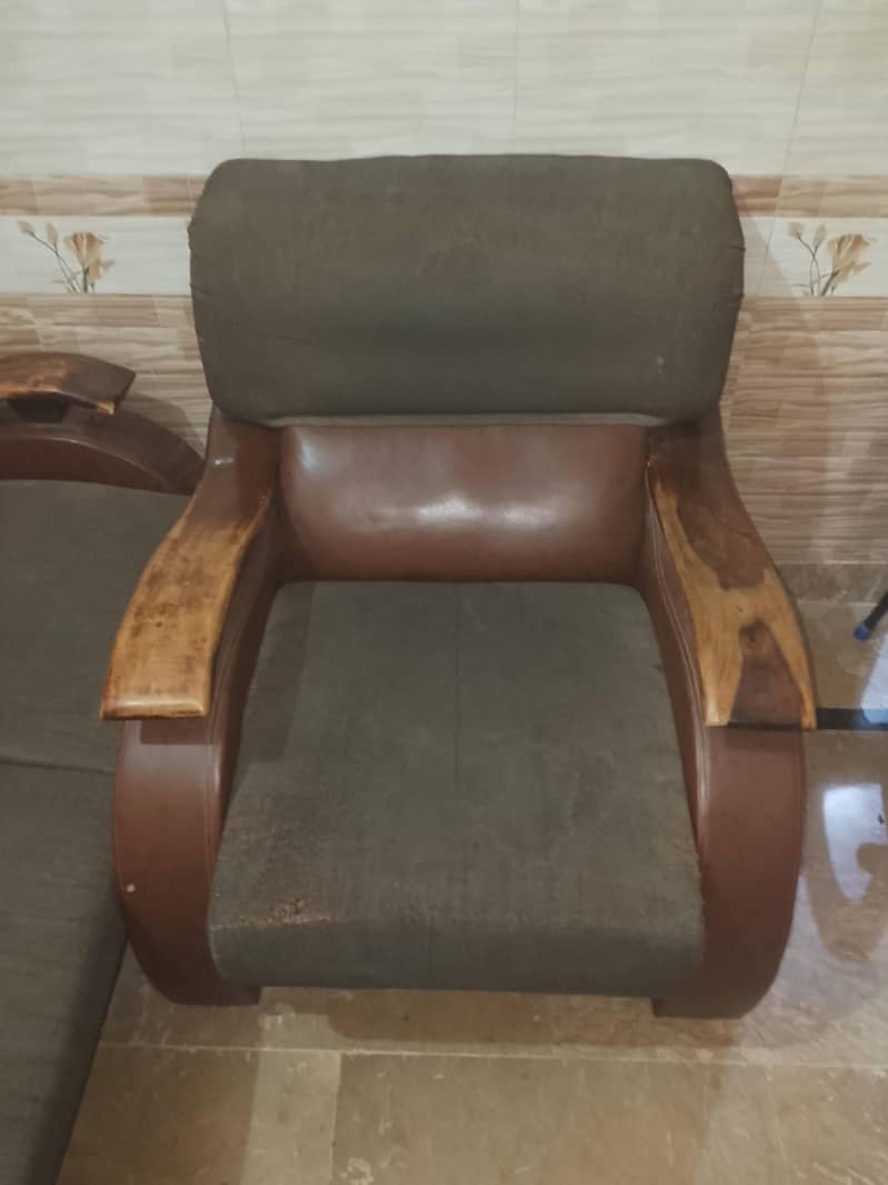 sofa set like new. with table 2