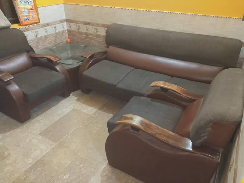 sofa set like new. with table 3