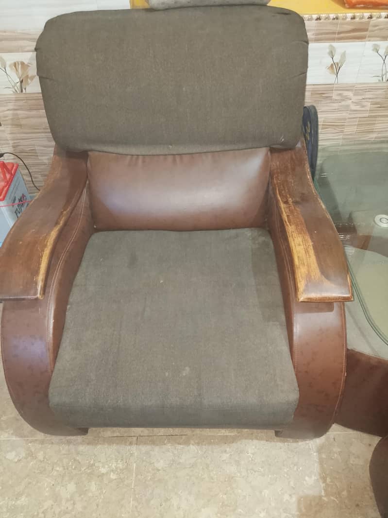 sofa set like new. with table 5