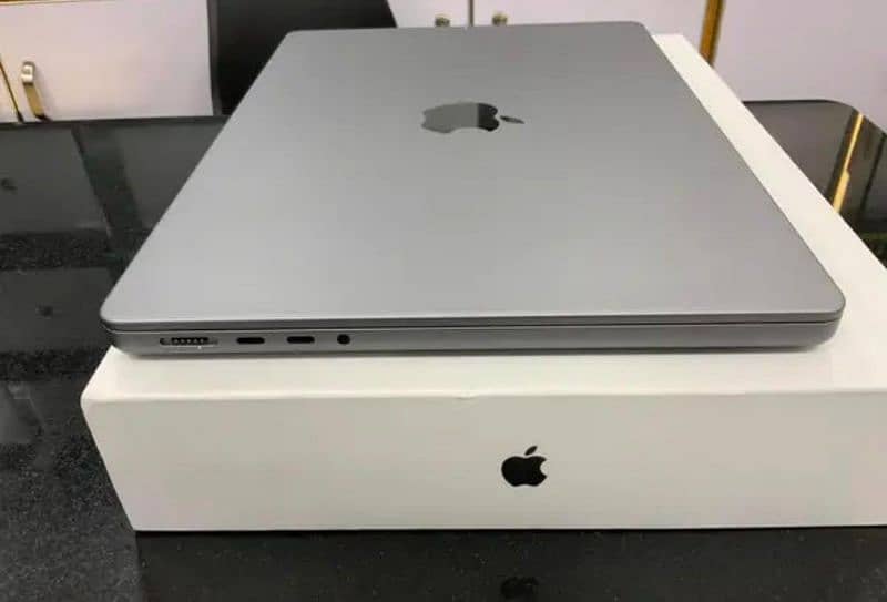 Apple MacBook Pro M2 0