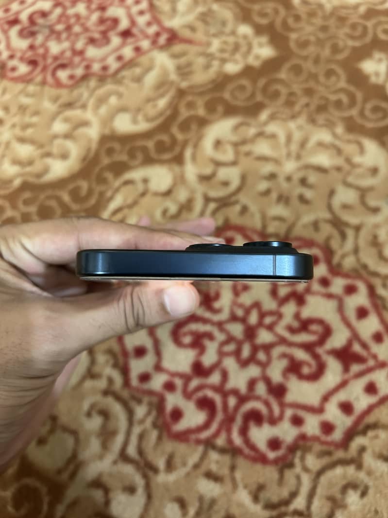 Apple iPhone 15 Pro Max 2