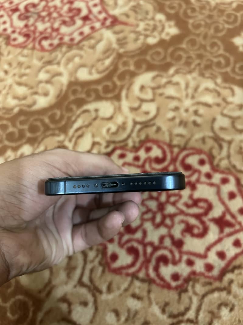 Apple iPhone 15 Pro Max 3