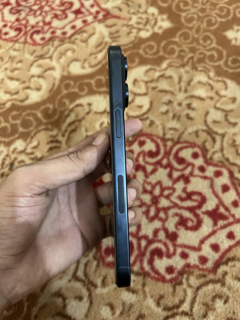 Apple iPhone 15 Pro Max 4
