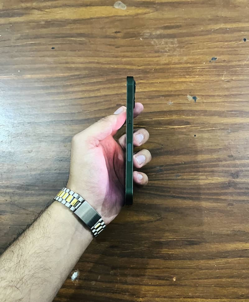 Apple iPhone 13 2