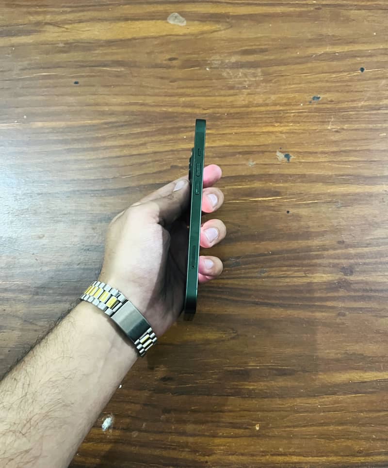 Apple iPhone 13 3