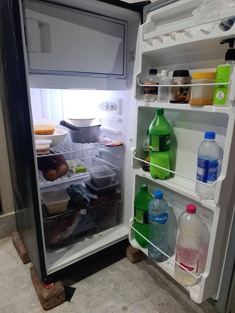 Refrigerator Dawlance 1
