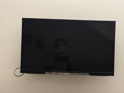 Sony LED 32 Inch TV with remote and wall brackets for sell
