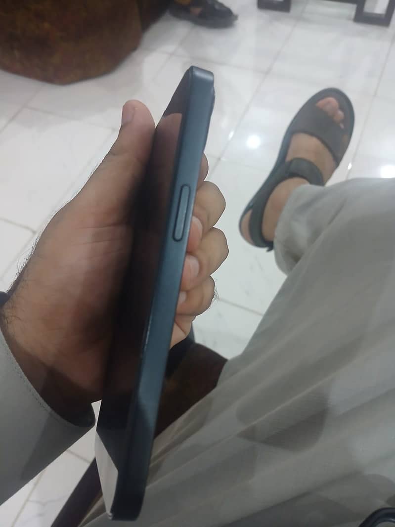Apple iPhone 13 2