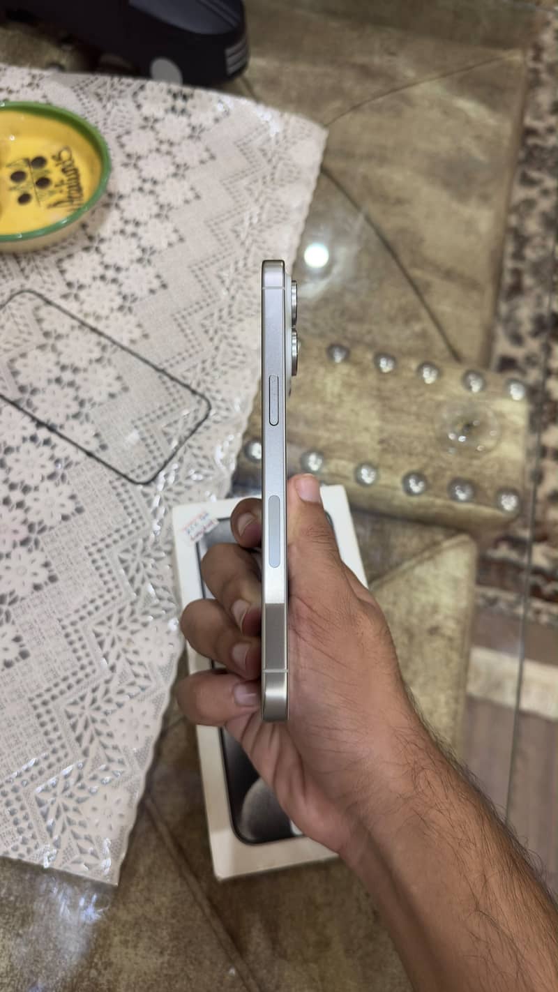 Apple iPhone 15 Pro Max 0