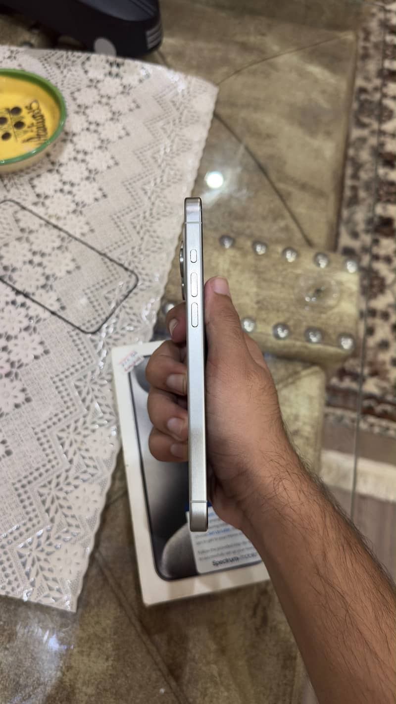 Apple iPhone 15 Pro Max 5