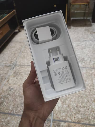 Vivo y500 8/256gb pta approved offlicel complete Box/ 03256570048