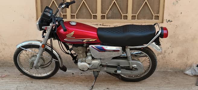 Honda 125 Self Start Almost New bike