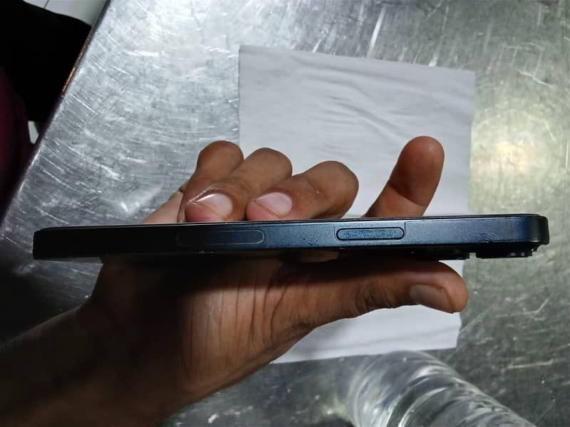 Apple iPhone 14 3
