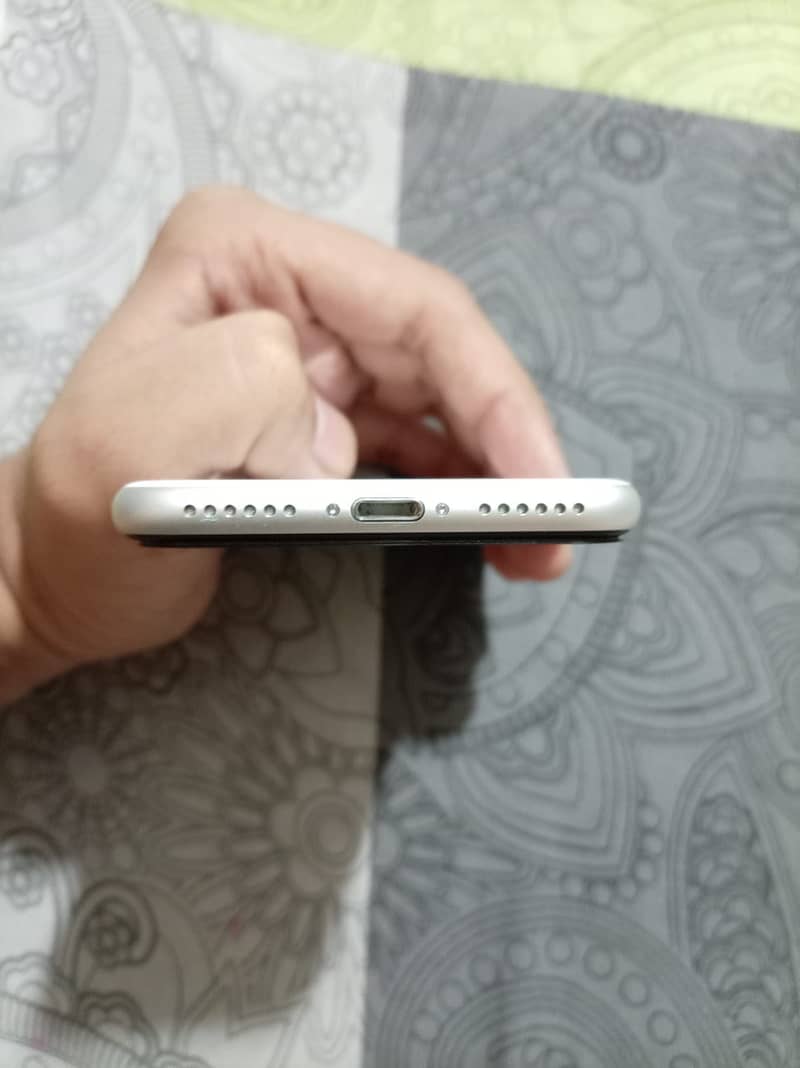 Apple iPhone SE 3