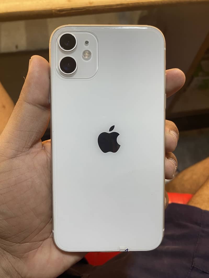 iPhone 11 4