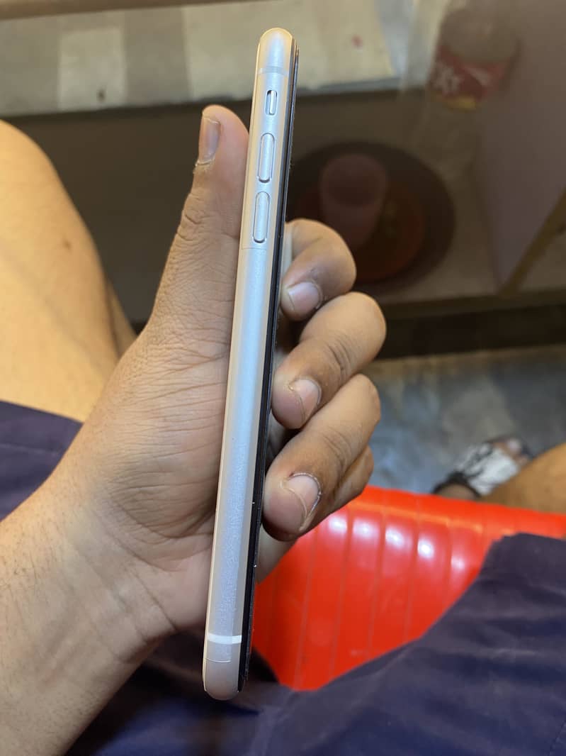 iPhone 11 6