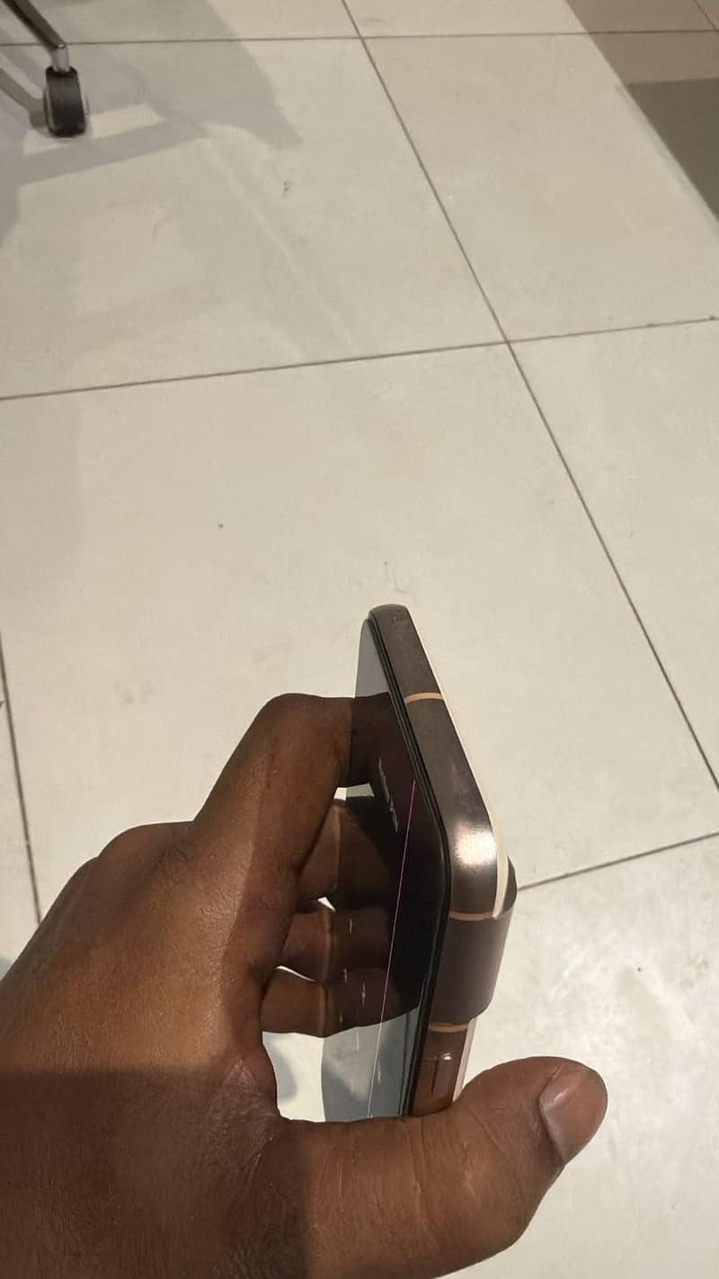 Google Pixel 8 4