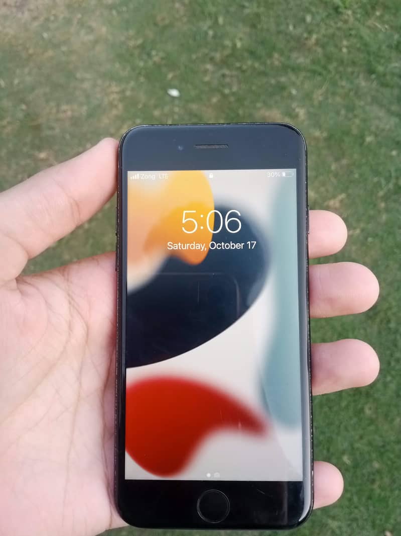 Apple iPhone 7 0