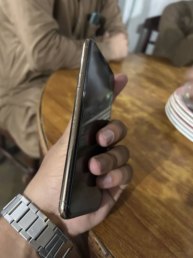 Apple iPhone XS Max 0
