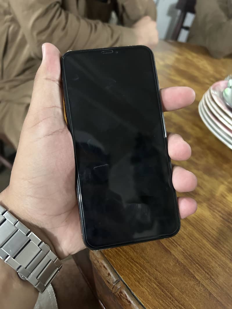 Apple iPhone XS Max 1
