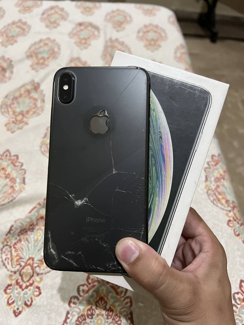 Apple iPhone XS Max 1