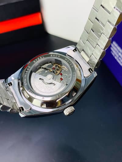 Sami auto watch and very good and nice condition new brand