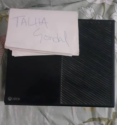 Xbox One 500GB with Two original controllers
