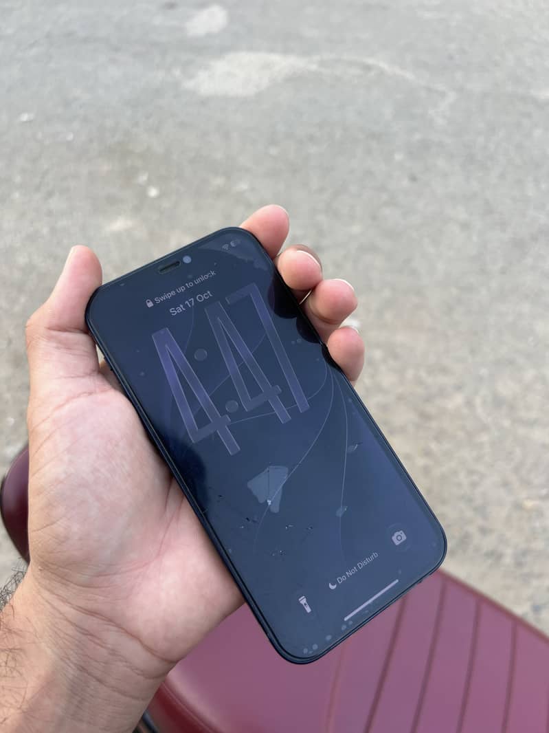 Apple iPhone 12 1