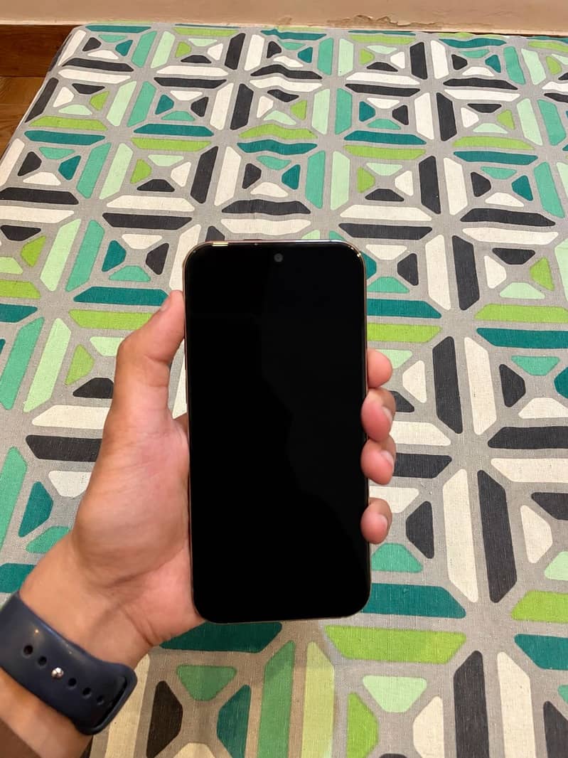 Apple iPhone 16 Pro Max 3