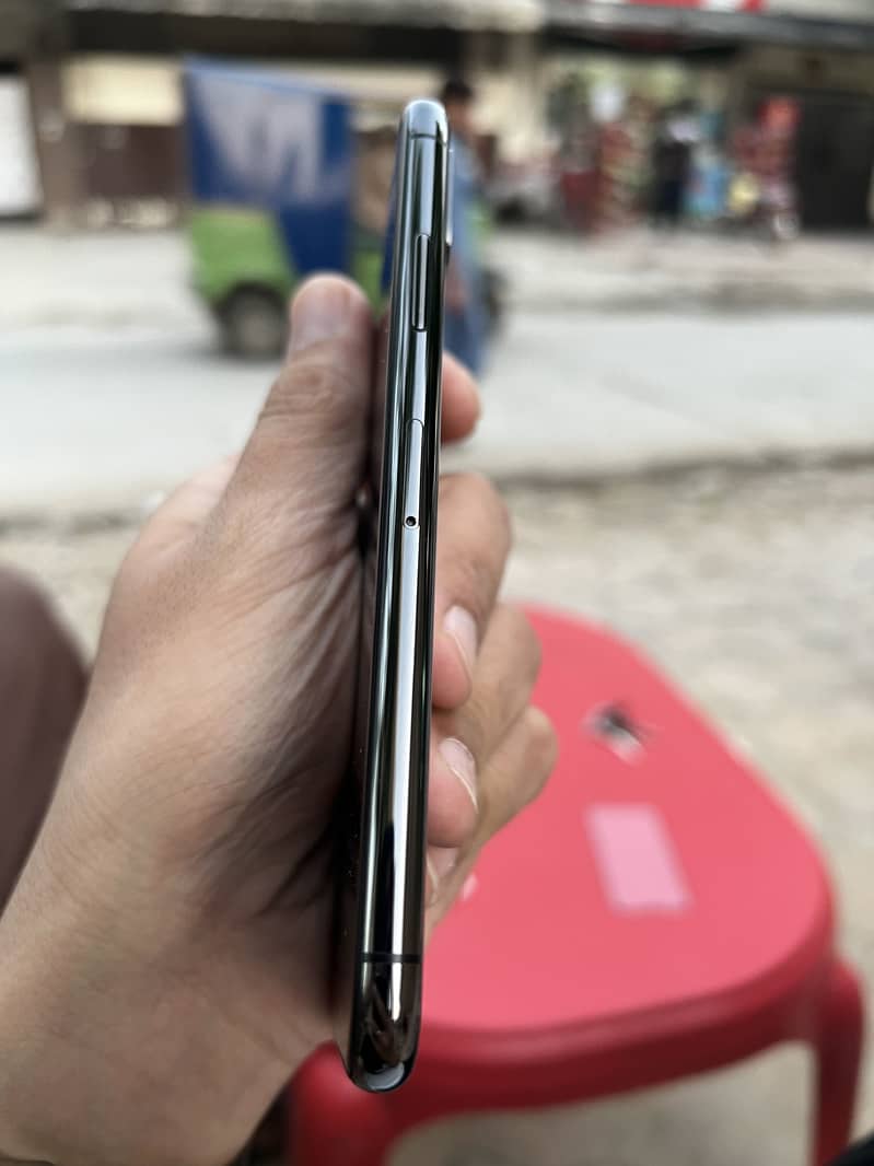 Apple iPhone X 0