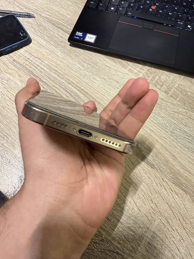 Apple iPhone 16 Pro Max 2
