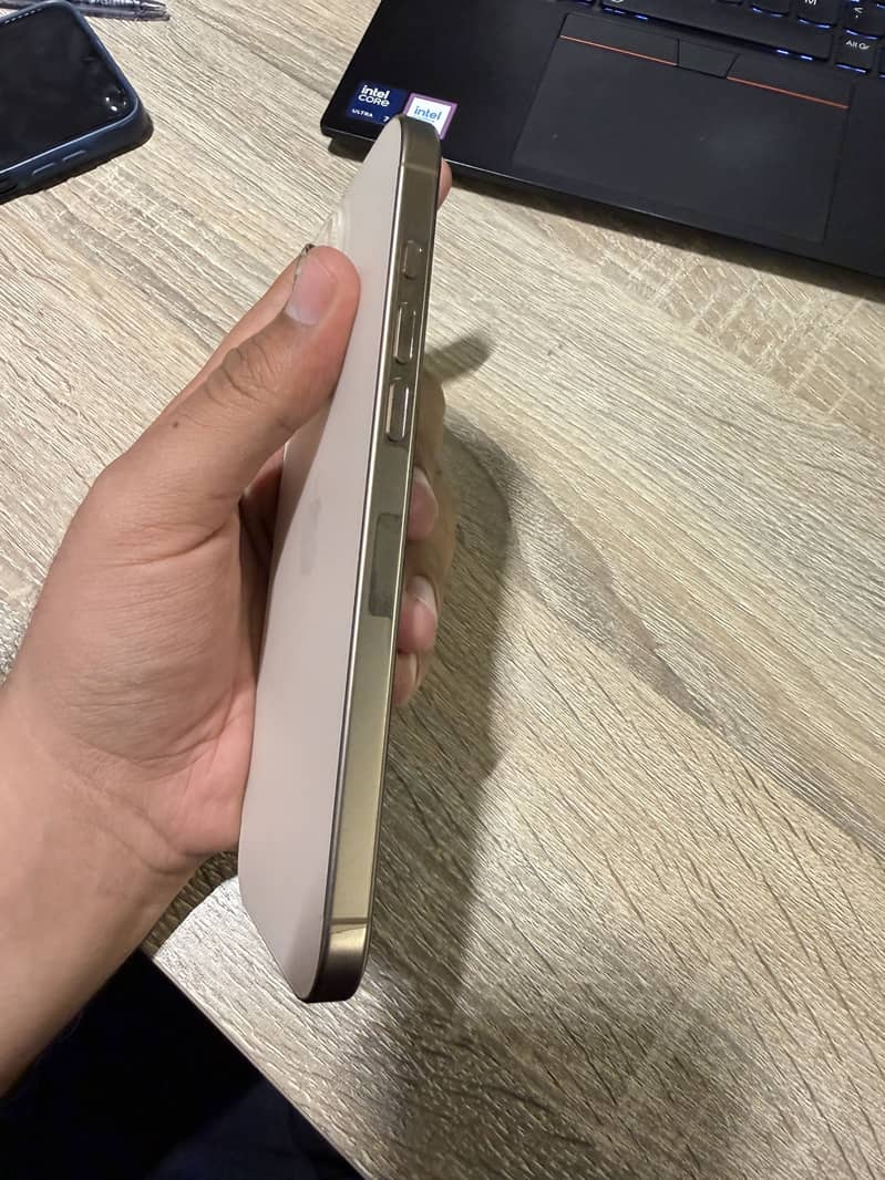 Apple iPhone 16 Pro Max 3