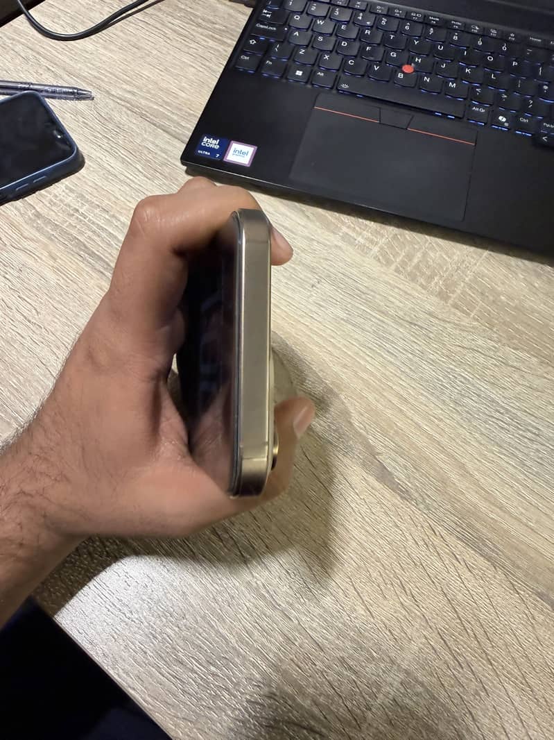 Apple iPhone 16 Pro Max 4