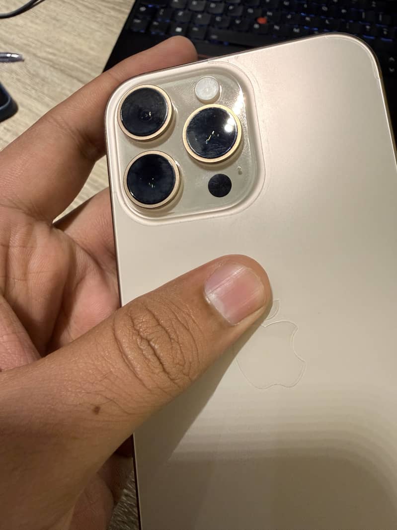 Apple iPhone 16 Pro Max 6
