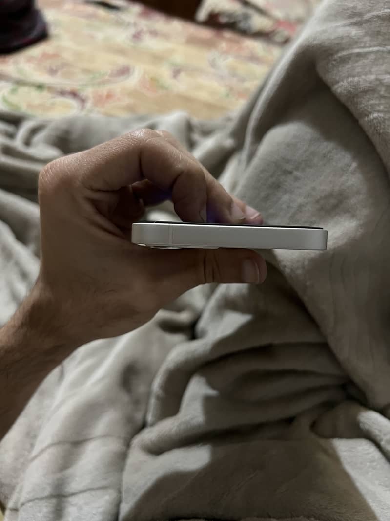 Apple iPhone 12 1