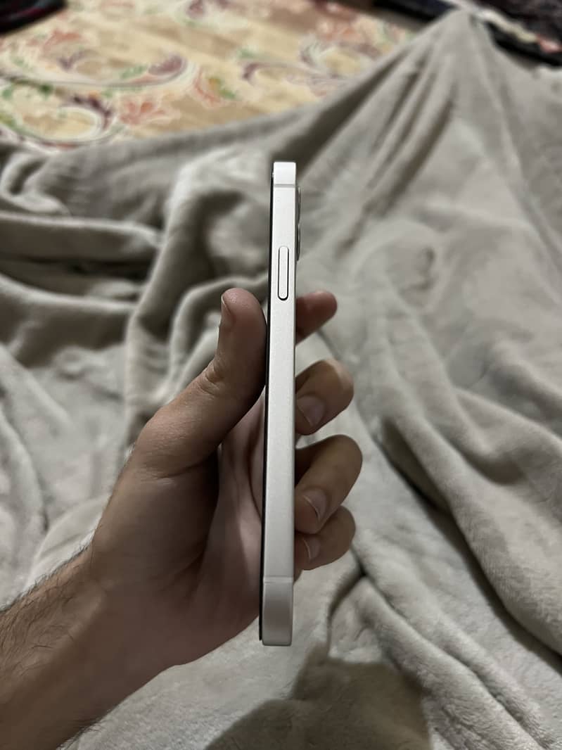 Apple iPhone 12 4