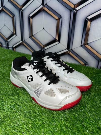 10/10 condition non marking shoe for badminton