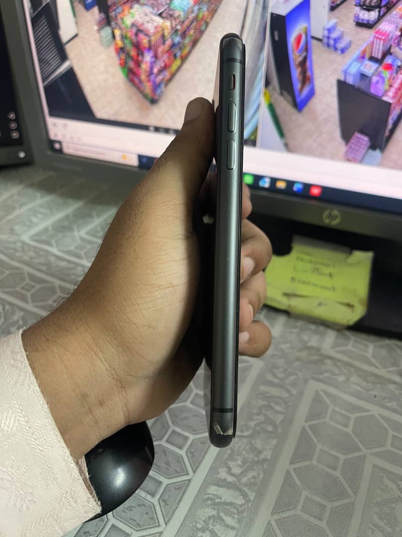 Apple iPhone 11 3