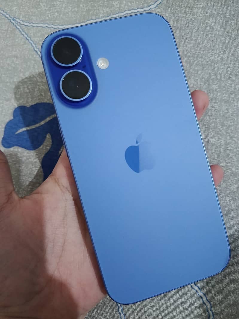 Apple iPhone 16 3