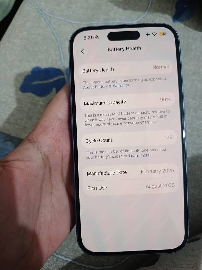 Apple iPhone 16 4