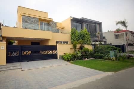 Prime Location Near Dolmin Mall House