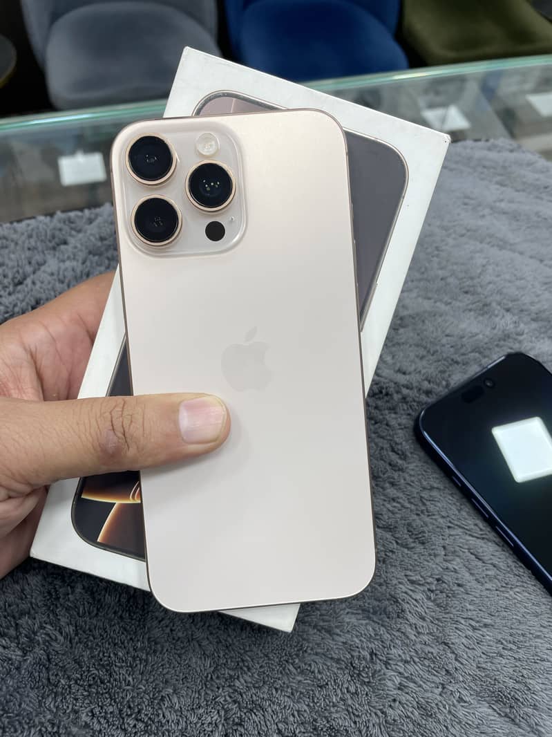 Apple iPhone 16 Pro Max 2