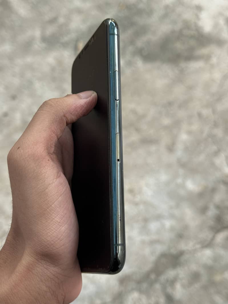 Apple iPhone 11 Pro 1