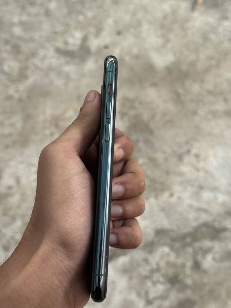 Apple iPhone 11 Pro 6