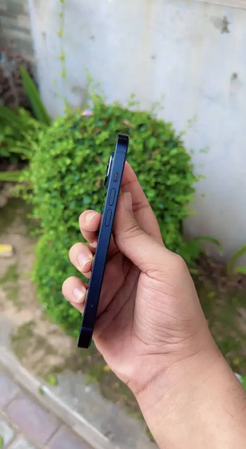 Apple iPhone 13 2
