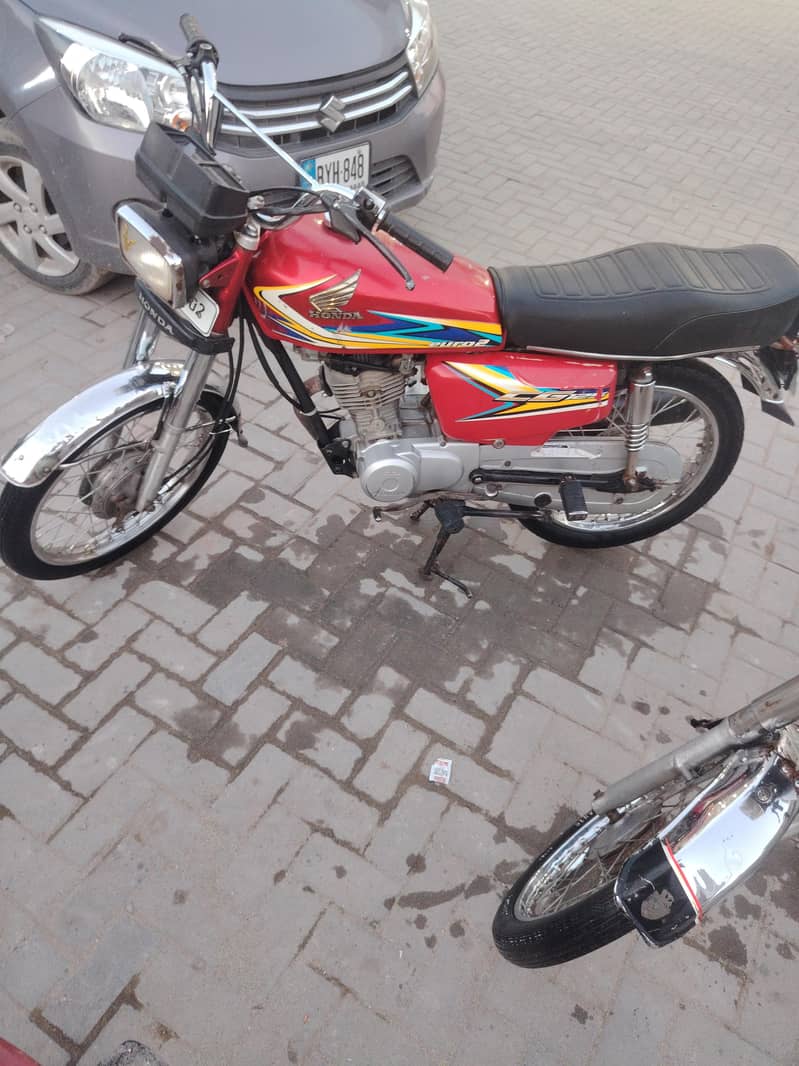 CG 125 8